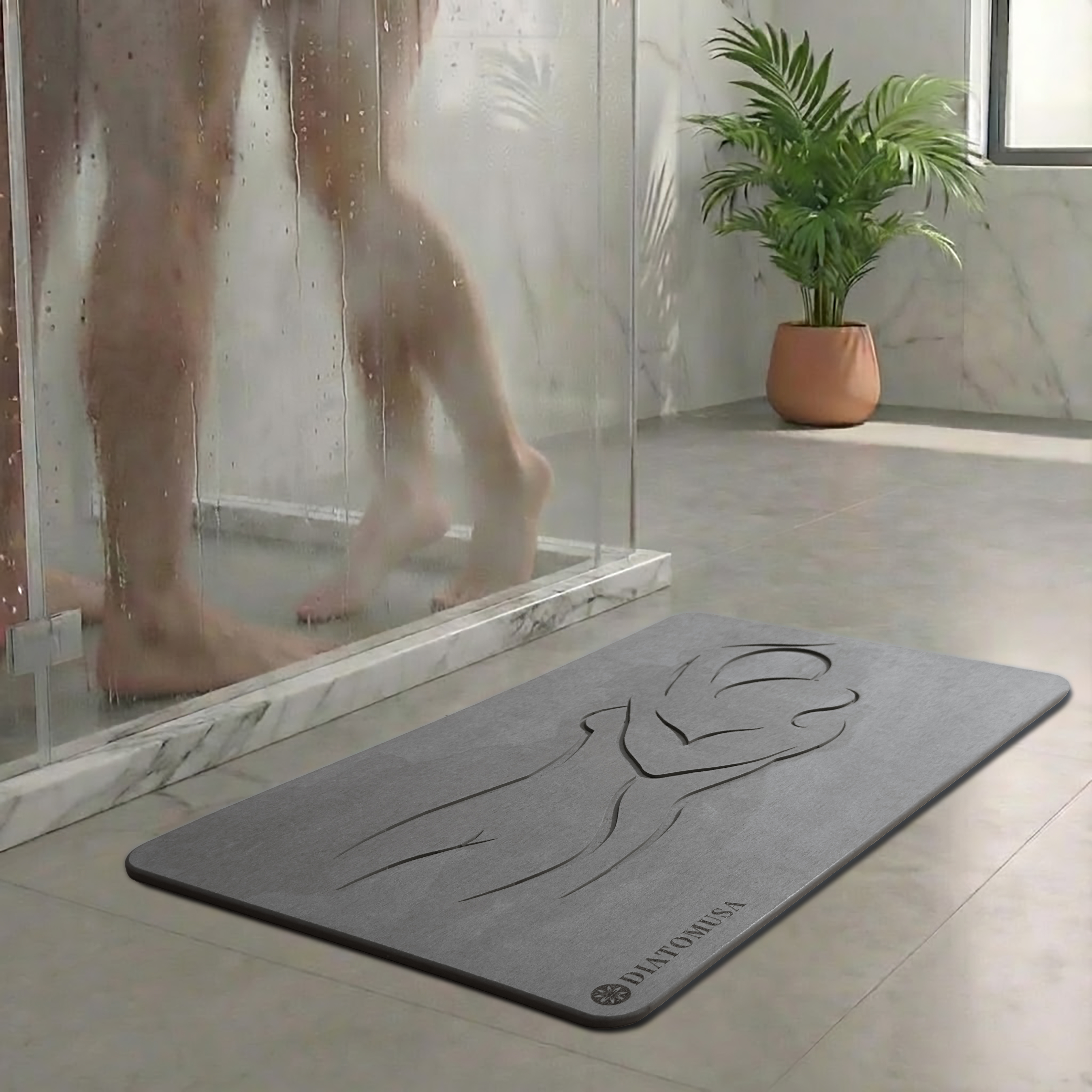 Alfombrilla DIATOMUSA gris oscuro en baño contemporáneo